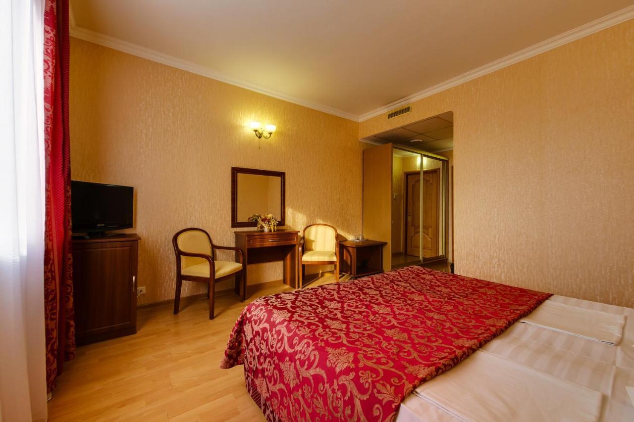 Vizit Hotel Krasnodar Buitenkant foto